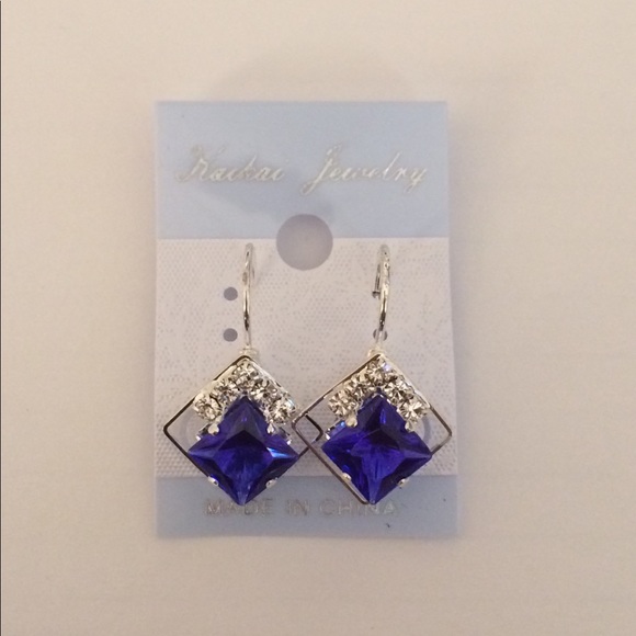 Charm stylish fashion silver plated earrings. - Picture 2 of 3